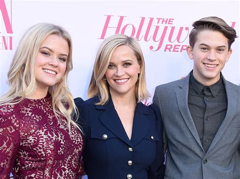 Reese Witherspoon S Son Looks Just Like Dad Ryan Phillippe In New