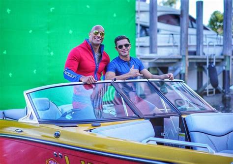 Les cinémas pathé gaumont 64,713. Alerte à Malibu en tournage avec Dwayne Johnson et Zac ...
