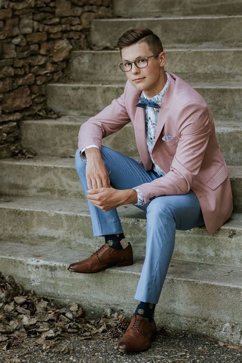 Male Senior Portraits In Saskatoon In Senior Photo Outfits Grad Photoshoot Guys Prom Outfit