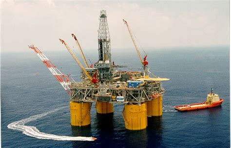 Life On Board A Gulf Of Mexico Oil Drilling Platform