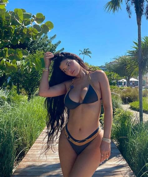 kylie jenner in a sexy bikini and no makeup 3 photos the fappening