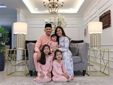 Disini terdapat 5 anak artis malaysia yang admin rasa paling cantik dan jelita.sekiranya ada lagi yang lebih cantik boleh comment. 12 Gambar Artis Malaysia Sempena Hari Raya 2020