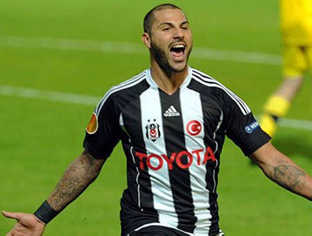 Beşiktaş bu yarışın favorisidir ahmet nur çebi'den yabancı hakem önerisi beşiktaş'tan sakatlık açıklaması! Quaresma abandona el Beşiktaş - Hispanatolia