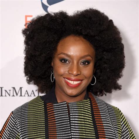 Chimamanda ngozi adichie with nicola sturgeon at the edinburgh international book festival. Chimamanda Ngozi Adichie, reporte le UN Global Leadership ...