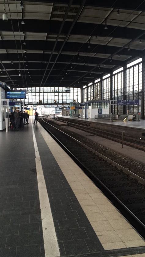 It was known to a wide public by the book we children from bahnhof zoo by christiane f.. Zoologischer Garten Train Station | Fotografi, Perjalanan ...