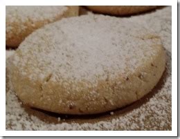 How to make mexican christmas cookies. Recipe for Mexican Christmas Cookies - Polvorones de almendra