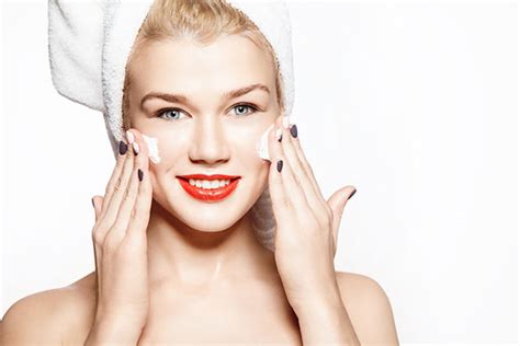 Remove from heat, pour into jar, and let cool to room temperature. Sunburn Peeling: What Is Sunburn Peeling And The Treatment ...