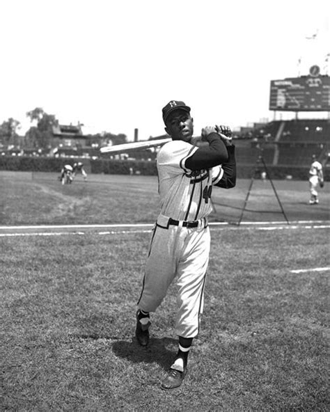 Milwaukee Braves Hank Aaron Glossy 8x10 Photo Baseball Pose Print