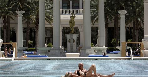 Vegas Adult And Topless Pools Continue To Make A Splash