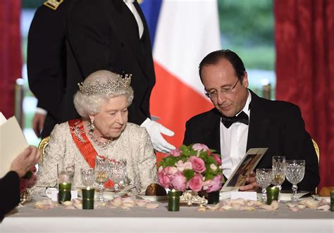 Find the perfect reine angleterre stock photos and editorial news pictures from getty images. Reine d'Angleterre : les coulisses d'un dîner au sommet - Elle