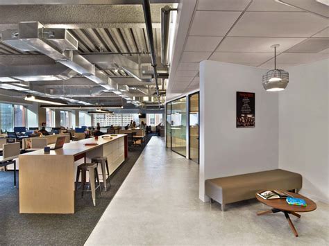 Modern Office With Open Space Interior With Industrial Touches 인테리어