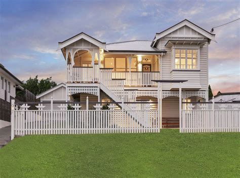 This guide explains what it is, offers its pros and cons, and gives a short aesthetically, a sense of openness and greater traffic flow is promoted by an open floor plan. Pin by Queenslander Homes on Exteriors | Australian homes ...