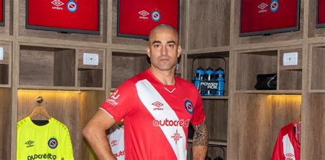 Santiago martín silva olivera (born 9 december 1980) is a uruguayan professional footballer who plays as a forward for argentinos juniors. Corinthians perto de reforço, futuro de Alaba, Botafogo ...