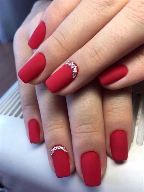 Las uñas acrílicas lucen atractivas en casi todas las personas. Pin de Mary Tere en uñas en 2019 | Uñas rojas, Uñas finas ...