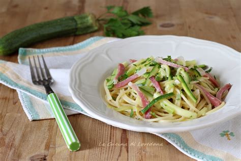Pasta con zucchine e speck - Un primo piatto semplice e ...