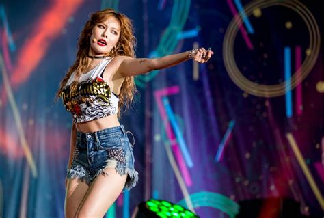Watch Hyuna Performs At Viral Fest Asia 2016 First Solo Performance