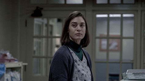 castle rock season 2 review lizzy caplan s annie wilkes takes center stage in the second