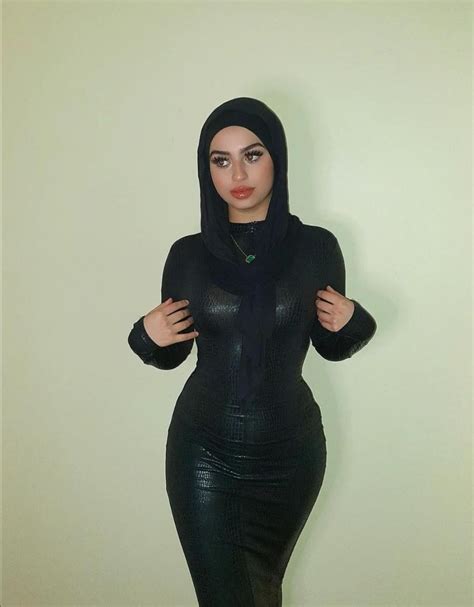 tight hijabi body 😍😍 hijabi