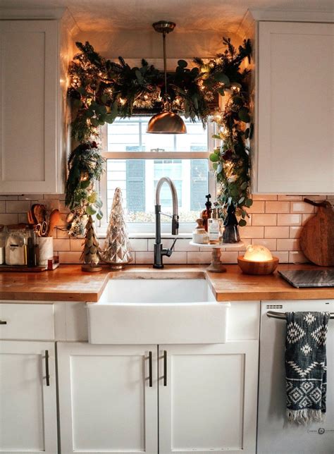 And adding a few extra christmas touches go a ling way! Make your Kitchen Magical- Christmas Kitchen Garland and Kitchen Favorites | Rustic kitchen ...