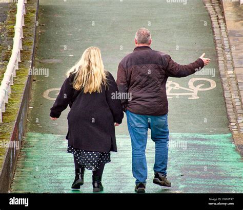 Overweight Couple Walking Hi Res Stock Photography And Images Alamy