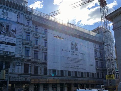 I had no real interest in attending an exhibition but i was wandering around freyung square taking in the magnificent architecture and this grand looking building looks superb,looks more like a grand townhouse than an exhibition hall, beautiful architecture, very photogenic. MES - Wohnen - Schottenring