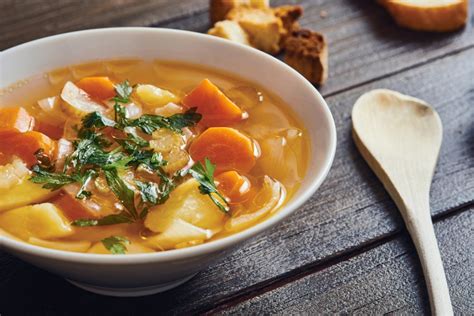 Receita de sopa minestrone e caldo de carne caseiro - UOL VivaBem