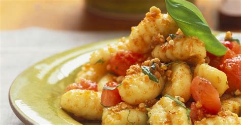 Gnocchi Mit Chili Mandel Br Seln Rezept Eat Smarter