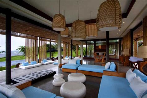 This split level home communes perfectly with the natural environment that surrounds it: Home Styles: BALI Style