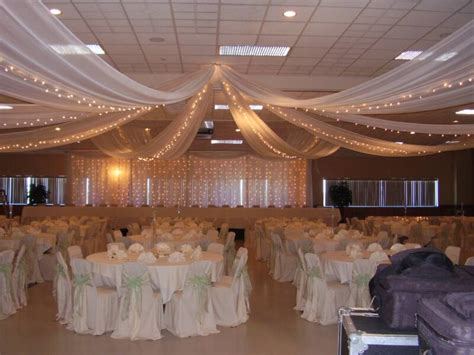 Often the owners of banquet rooms and restaurants are allowed to decorate their premises only with those decorative elements that are easy to remove, so the newlyweds will likely have to be content with simple decor. The Thoroughbred Center: Easy & Inexpensive Decorations