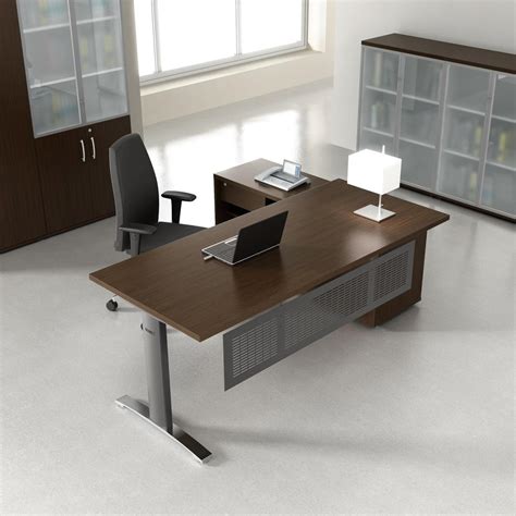 These height adjustable computer desks are available in a variety of styles. Office desks Ergonomic Master | Jessica Coulture