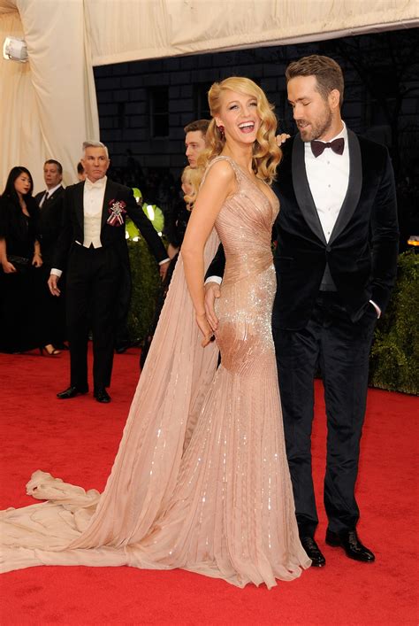 Blake Lively And Ryan Reynolds 2014 33 Memorable Pda Moments From