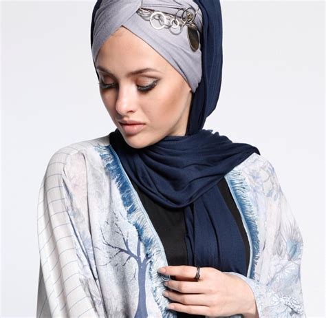Pin By Sinem Meteil On Hijab Women Scarf Style Scarf Styles Womens Scarves Style