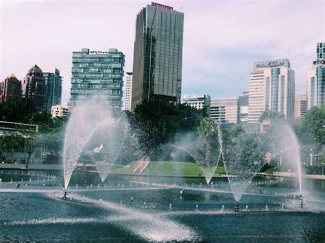 Di air pancut tu, ada dua jag. Air Pancut Kuala Lumpur Suria KLCC IPSCity EyeEm at Suria ...