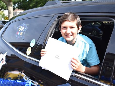 Massapequa Sends Off Fifth Graders With Drive Thru Ceremonies