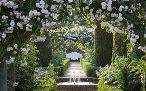 10 Best Rose Gardens Rose Garden English Country Gardens English Garden