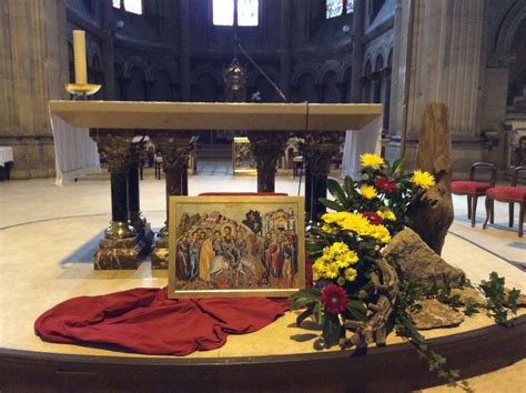 Voici que nous commençons la grande et sainte semaine, voici que nous suivons le dans les oraisons de bénédiction des rameaux, l'église nous explique le sens de ces branches d'arbre. Bouquets liturgiques 2018