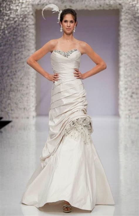 Es handelt sich hier um ein absolutes traumkleid aus wildseide von dem designer ian stuart in den farben champagner, rosé und cappuccino. Pin von Ian Stuart auf Bridal Catwalk | Ian Stuart