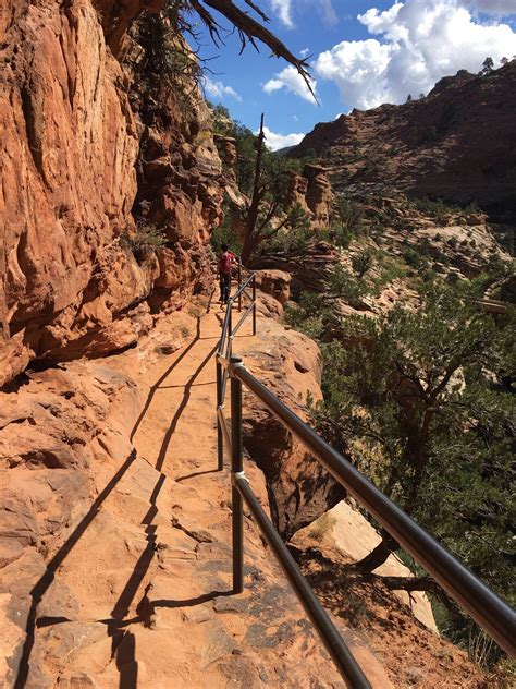 The Canyon Overlook Trail At Zion National Park Is Perfect For Families National Park Vacation