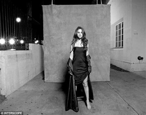 Selena Gomez Poses In Her Underwear In New Music Video For Kill Em With Kindness Daily Mail