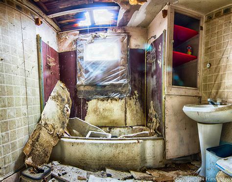 Bathroom In An Abandoned Home Northwest Missouri 5929x4676 Oc