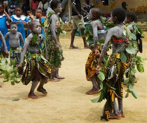villagers performing a traditional dance in cameroon africa forest people african dance les