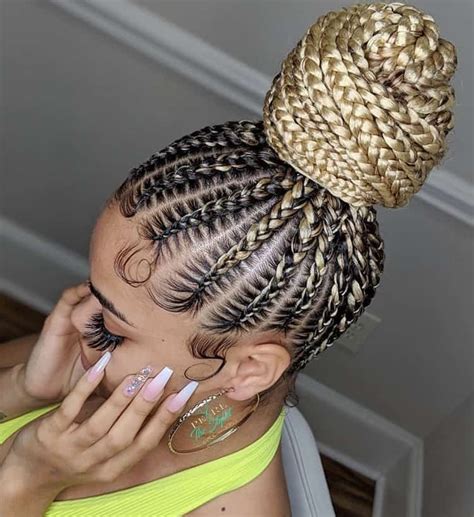 The stitches of this beautiful dutch braid look like perfect hearts. Stitch braids hairstyles: How to, price & maintenance