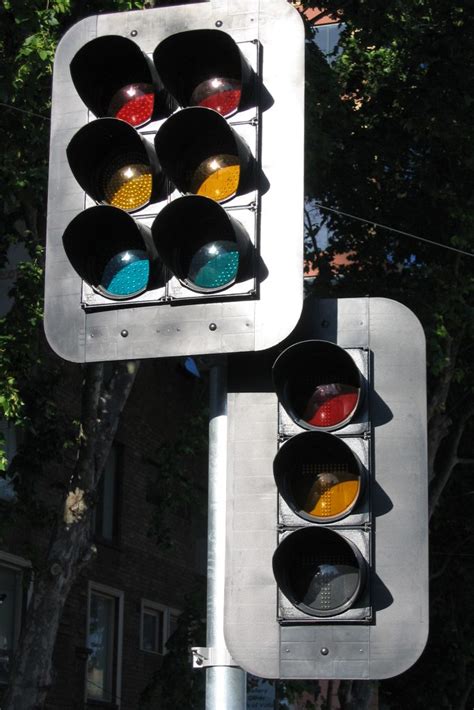 Traffic Light With Right Turn Signals And A Full Set Of T Lights