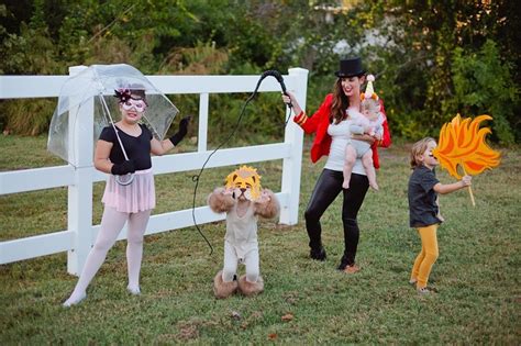 Here are some really cool circus costumes! A DIY Circus Family Costume - Fresh Mommy Blog : Fresh Mommy Blog