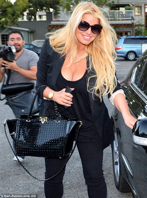 Jessica Simpson Looks Glowing As She Shows Off Cleavage In Slimming All