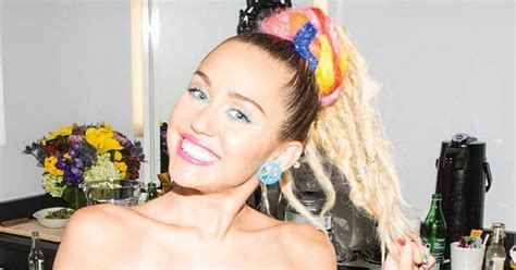 miley cyrus poses completely nude for v magazine diary nsfw huffpost entertainment