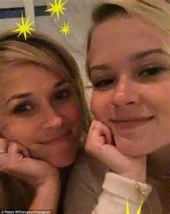 Reese Witherspoon Poses For Instagram Selfie With Daughter Ava Phillippe Daily Mail Online