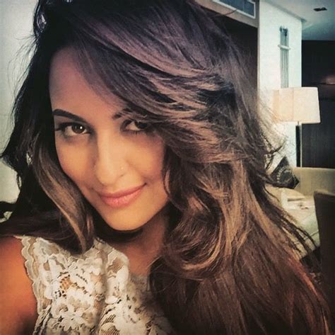 Pin By Vashish On Sonakshi Sinha Hairstyles Haircuts Hair Story Open Hairstyles