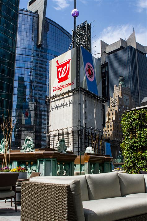 Exclusive First Look At The Only Rooftop Bar In Times Square Bloomberg