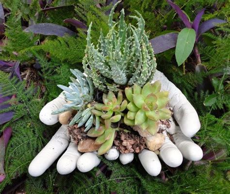 I love concrete in the garden. DIY Concrete Garden Decor That Will Steal The Show For Sure